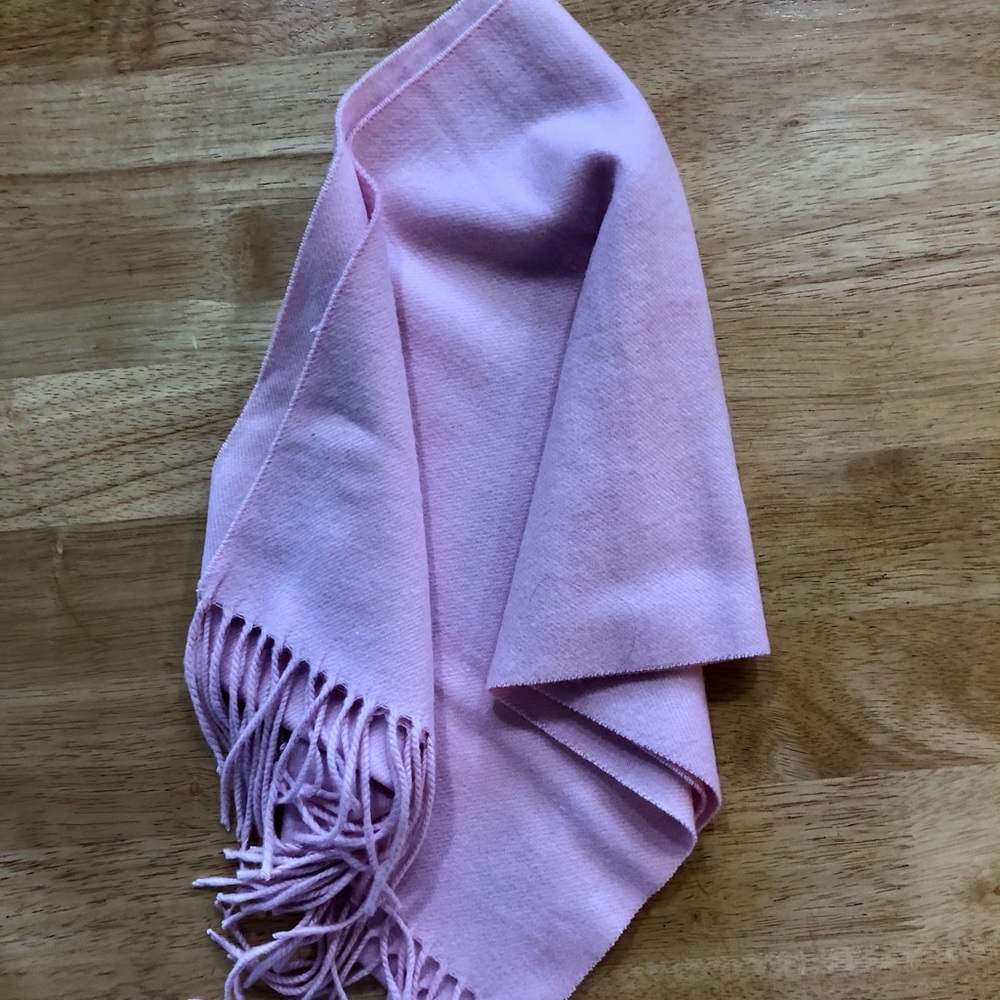 Pink Fringed Acrylic Scarf NWOT - Picture 3 of 3